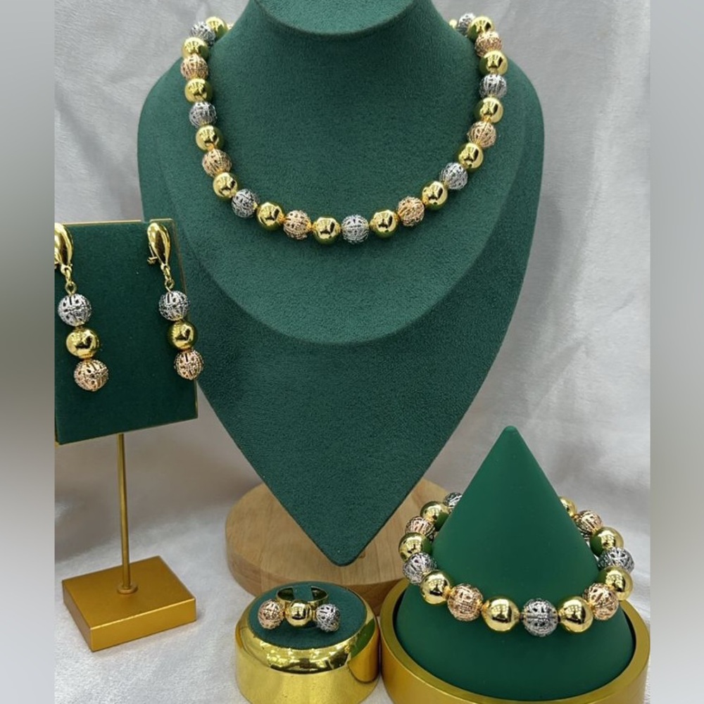 Beautiful brand new tri Color Set